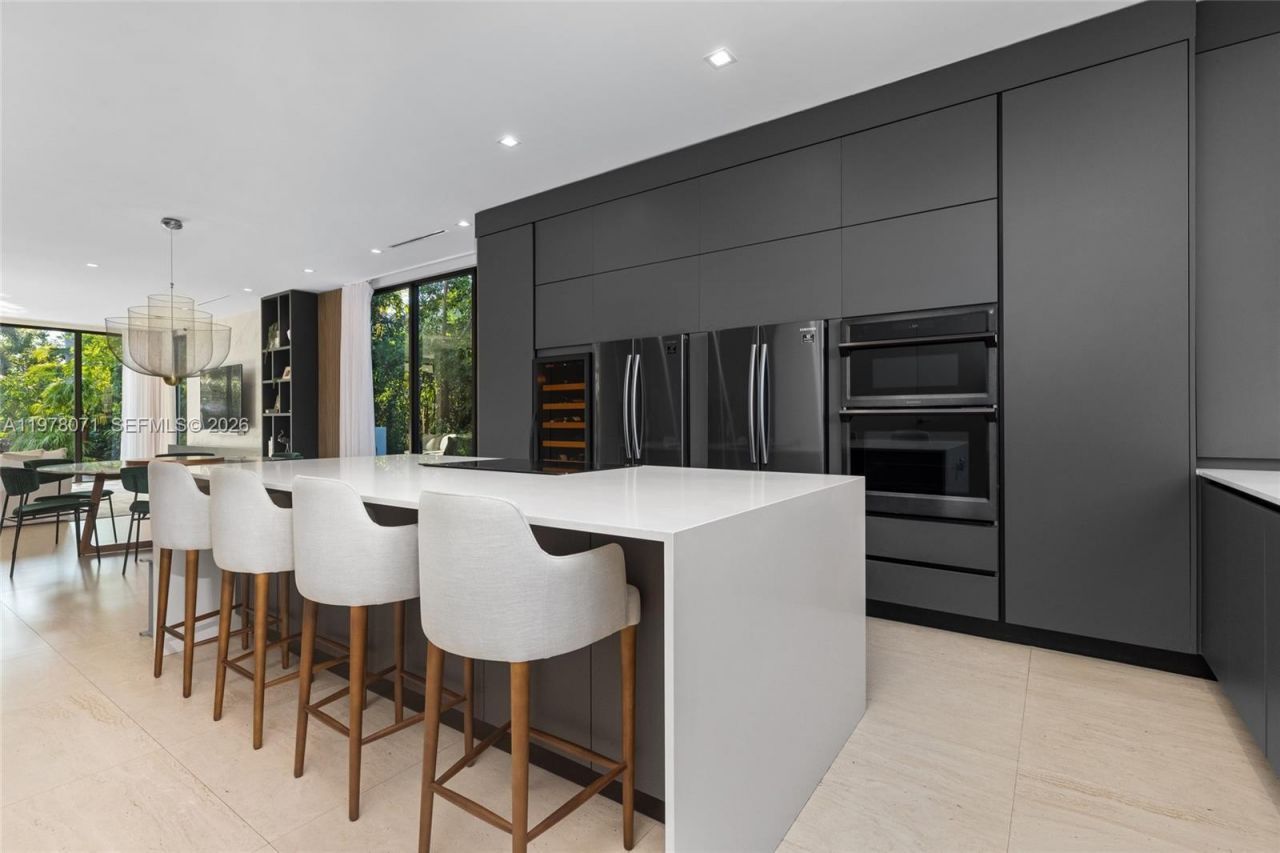 5701 N Bay Rd , Miami Beach, FL 33140 Photo