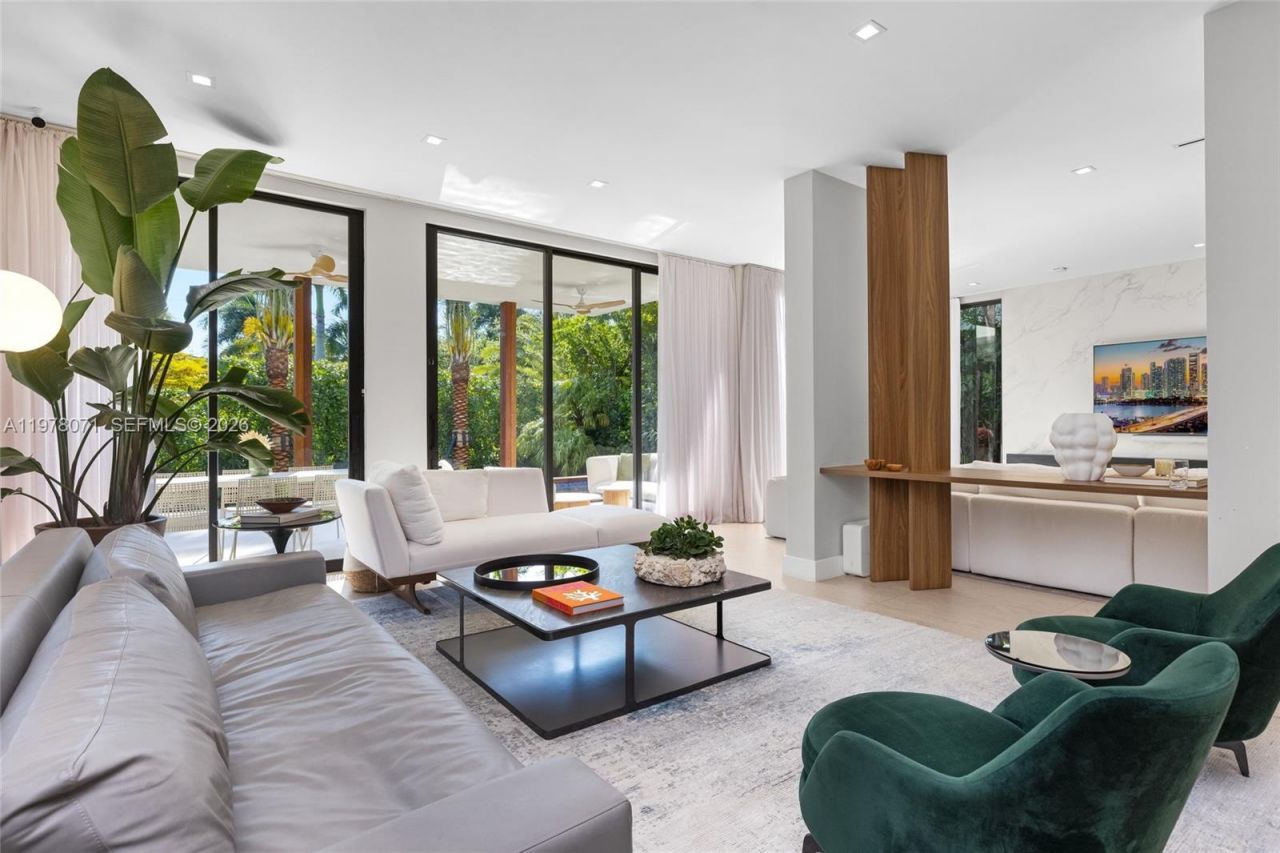 5701 N Bay Rd , Miami Beach, FL 33140 Photo