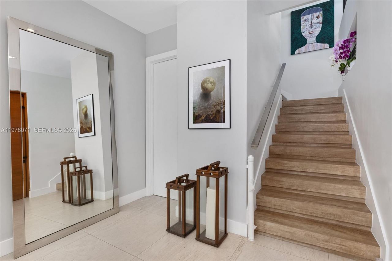 5701 N Bay Rd , Miami Beach, FL 33140 Photo