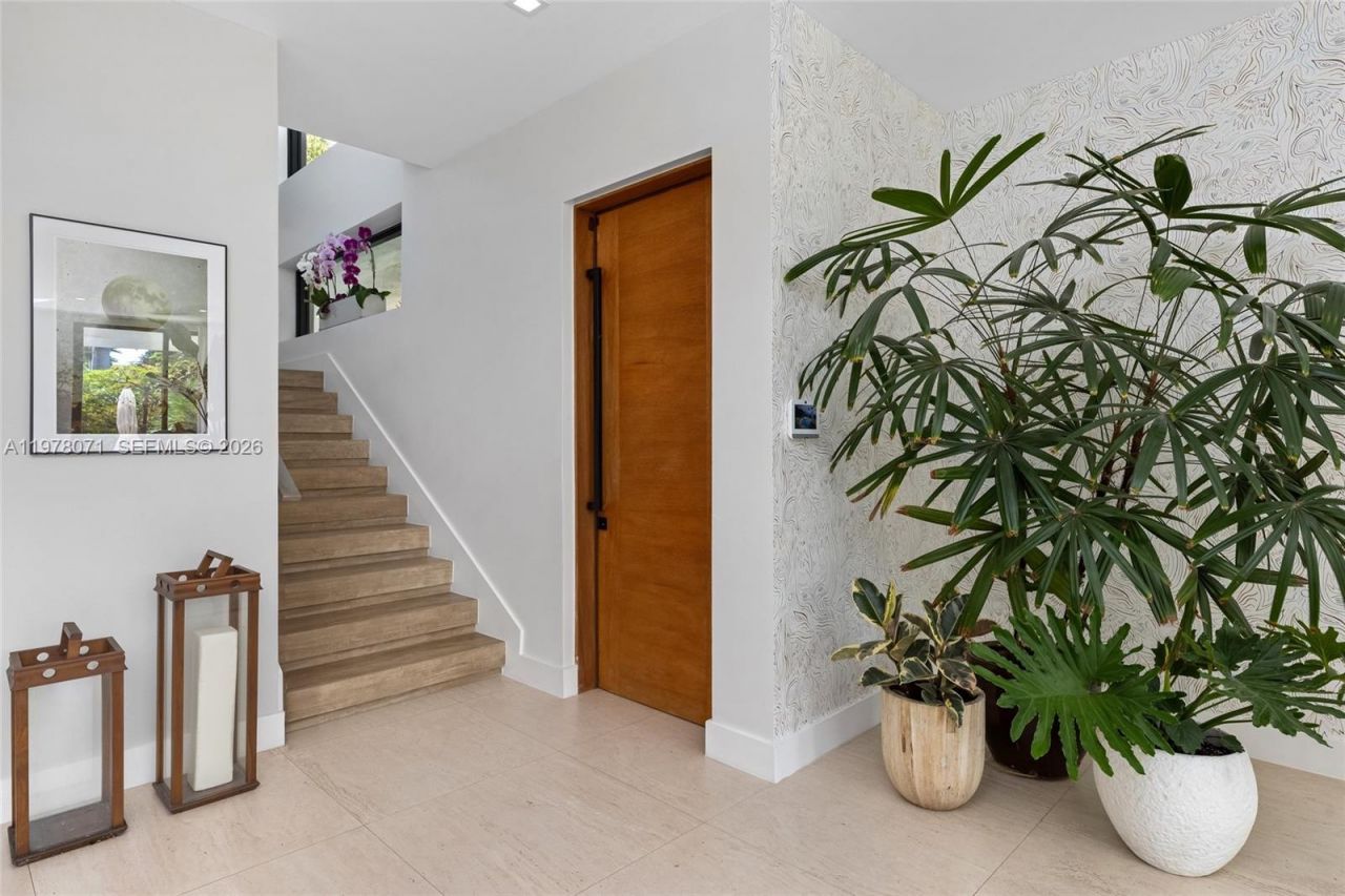 5701 N Bay Rd , Miami Beach, FL 33140 Photo