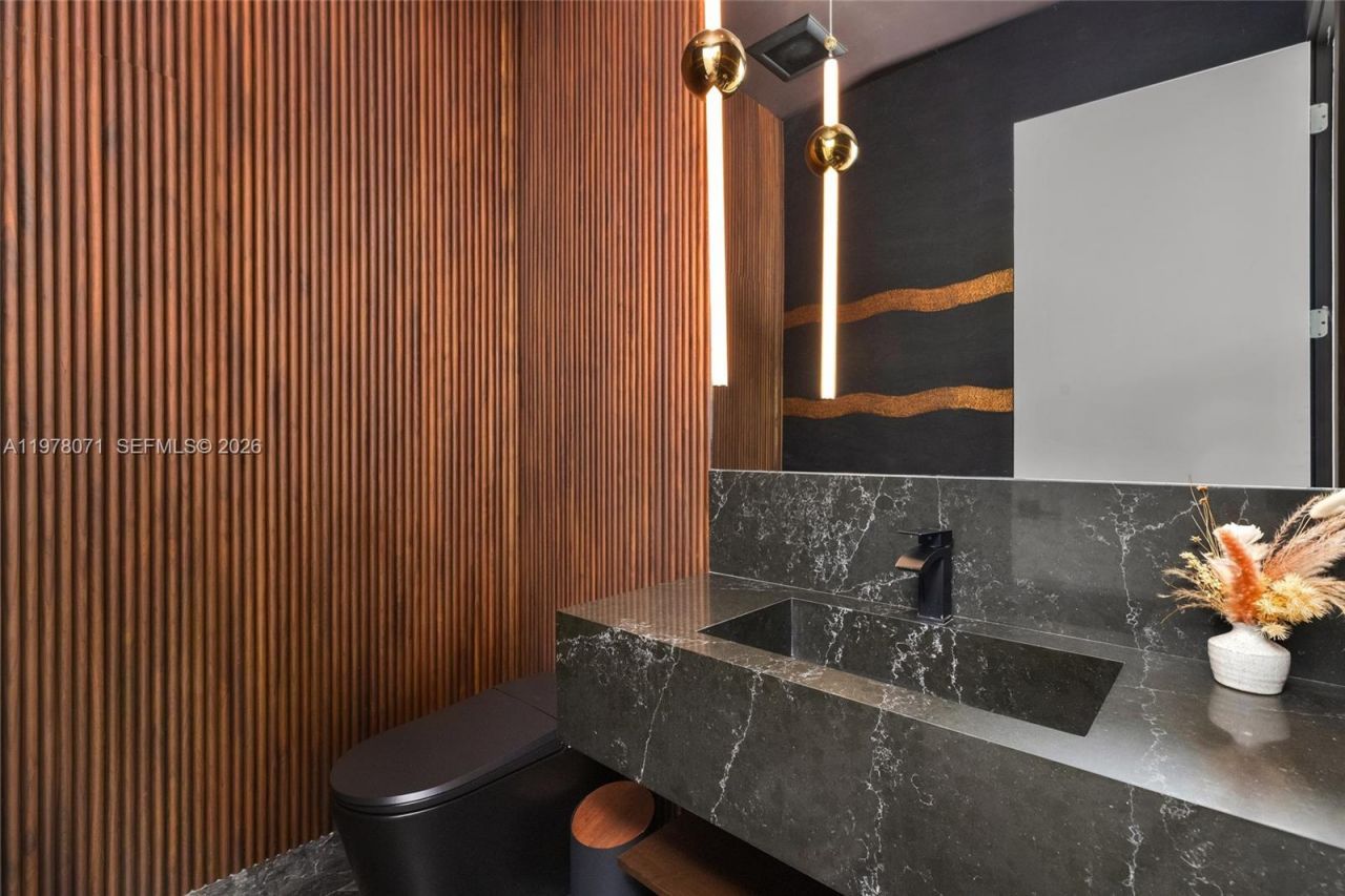 5701 N Bay Rd , Miami Beach, FL 33140 Photo