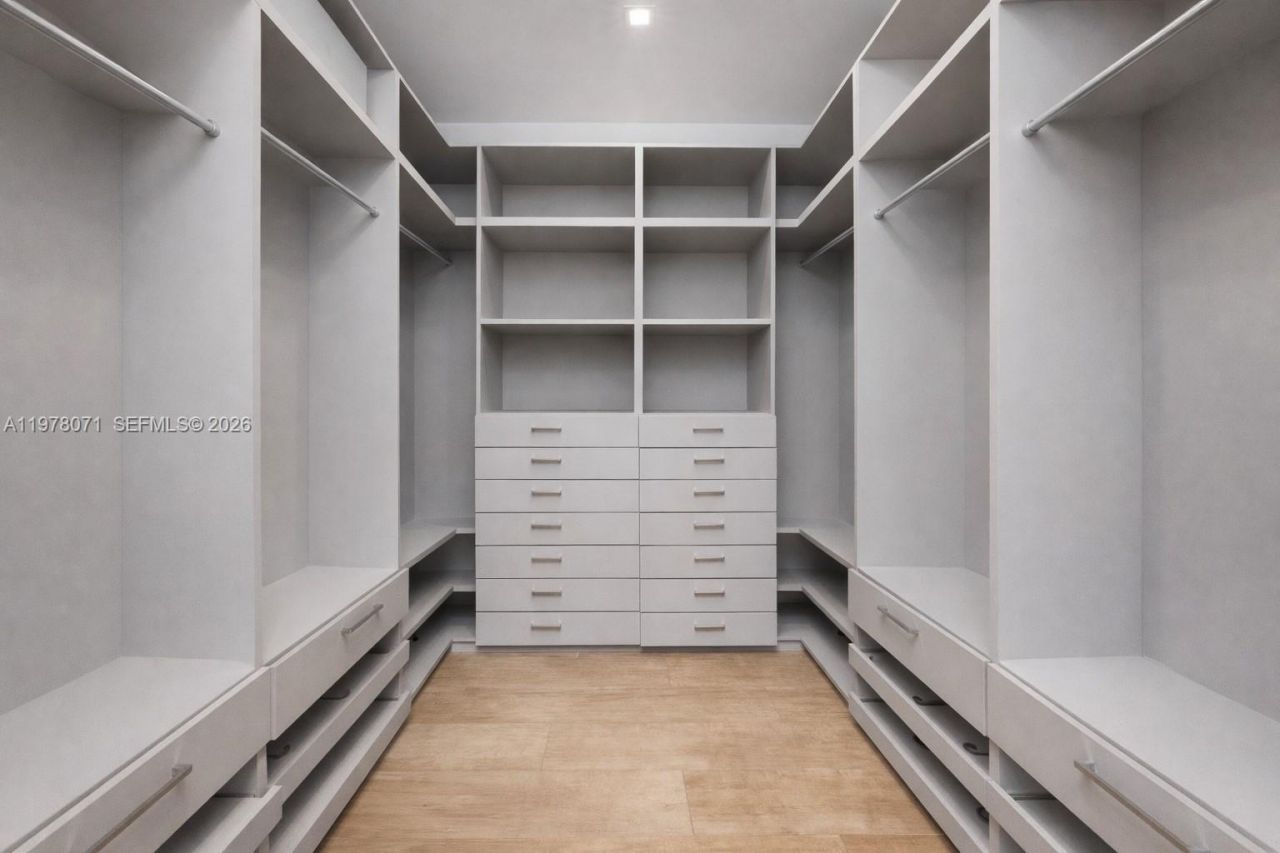 5701 N Bay Rd , Miami Beach, FL 33140 Photo