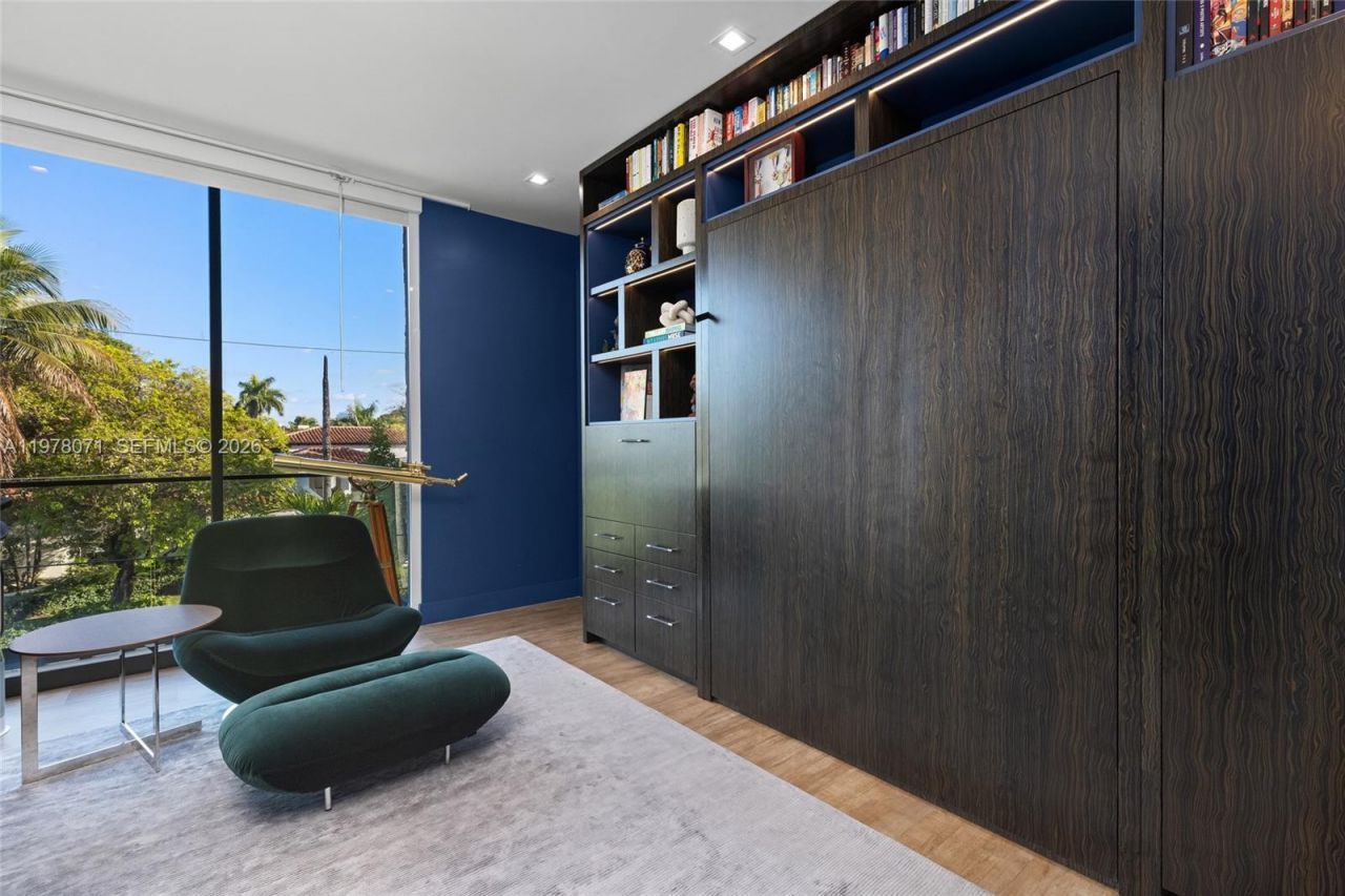 5701 N Bay Rd , Miami Beach, FL 33140 Photo