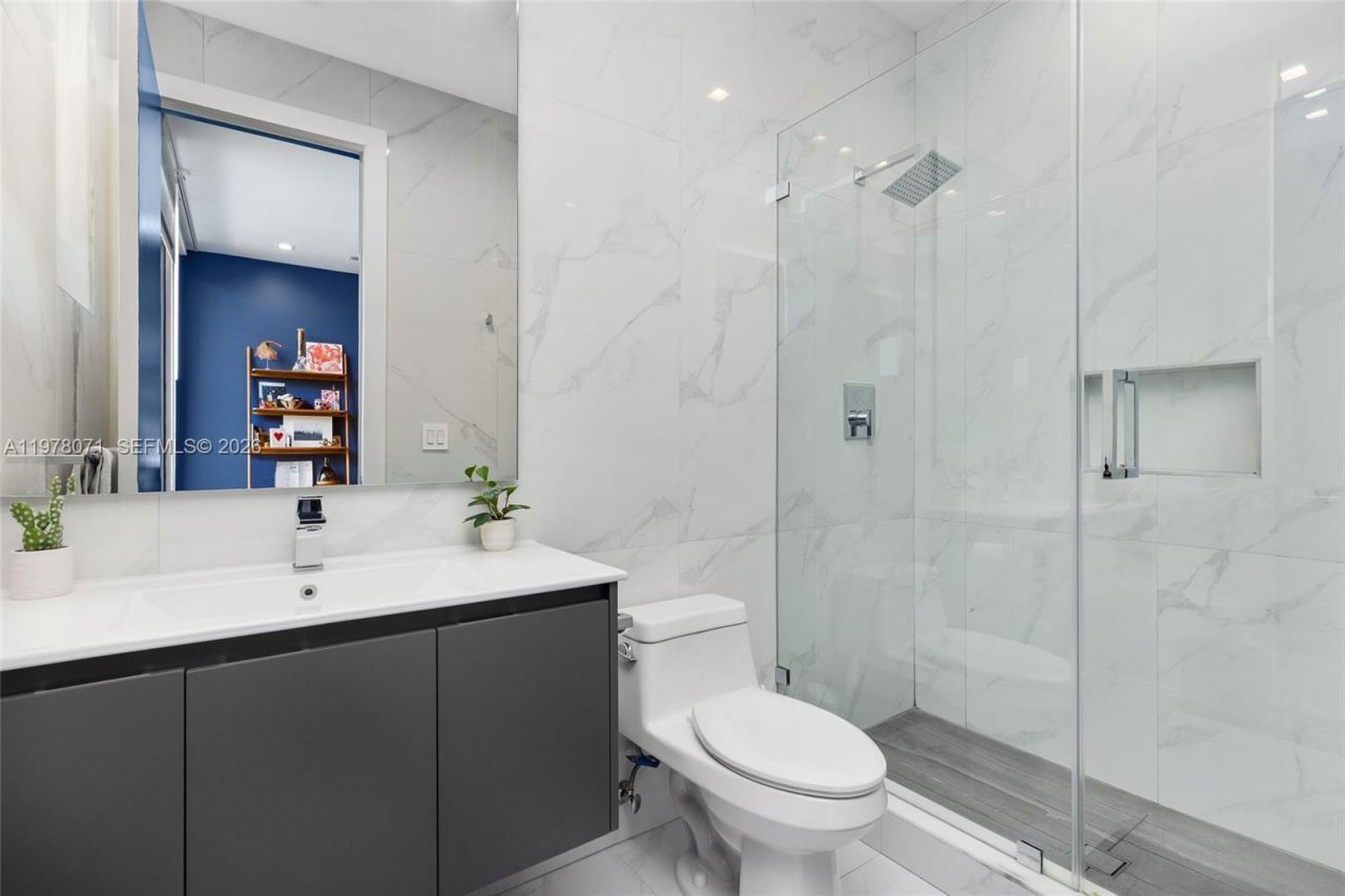 5701 N Bay Rd , Miami Beach, FL 33140 Photo