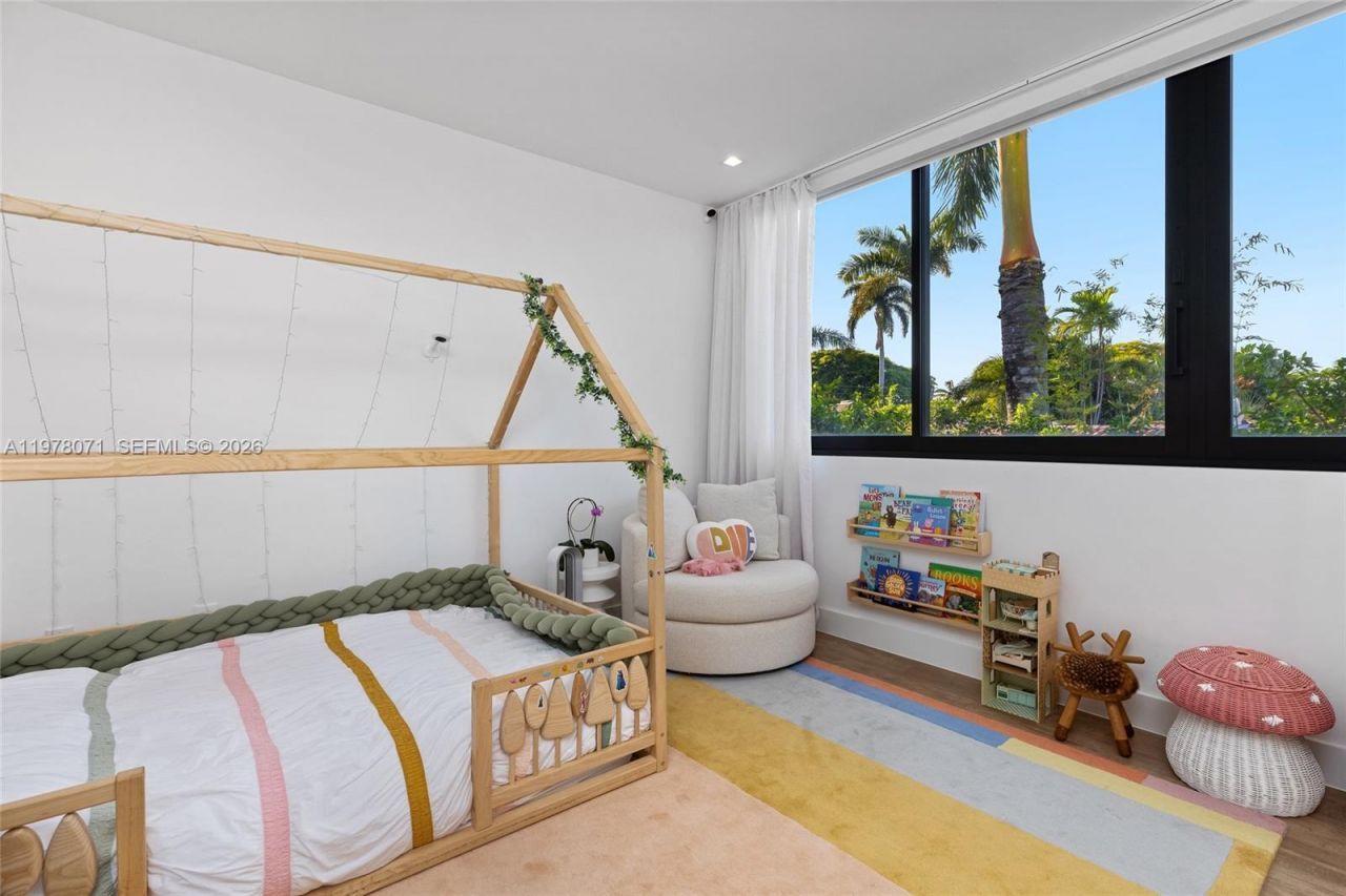 5701 N Bay Rd , Miami Beach, FL 33140 Photo