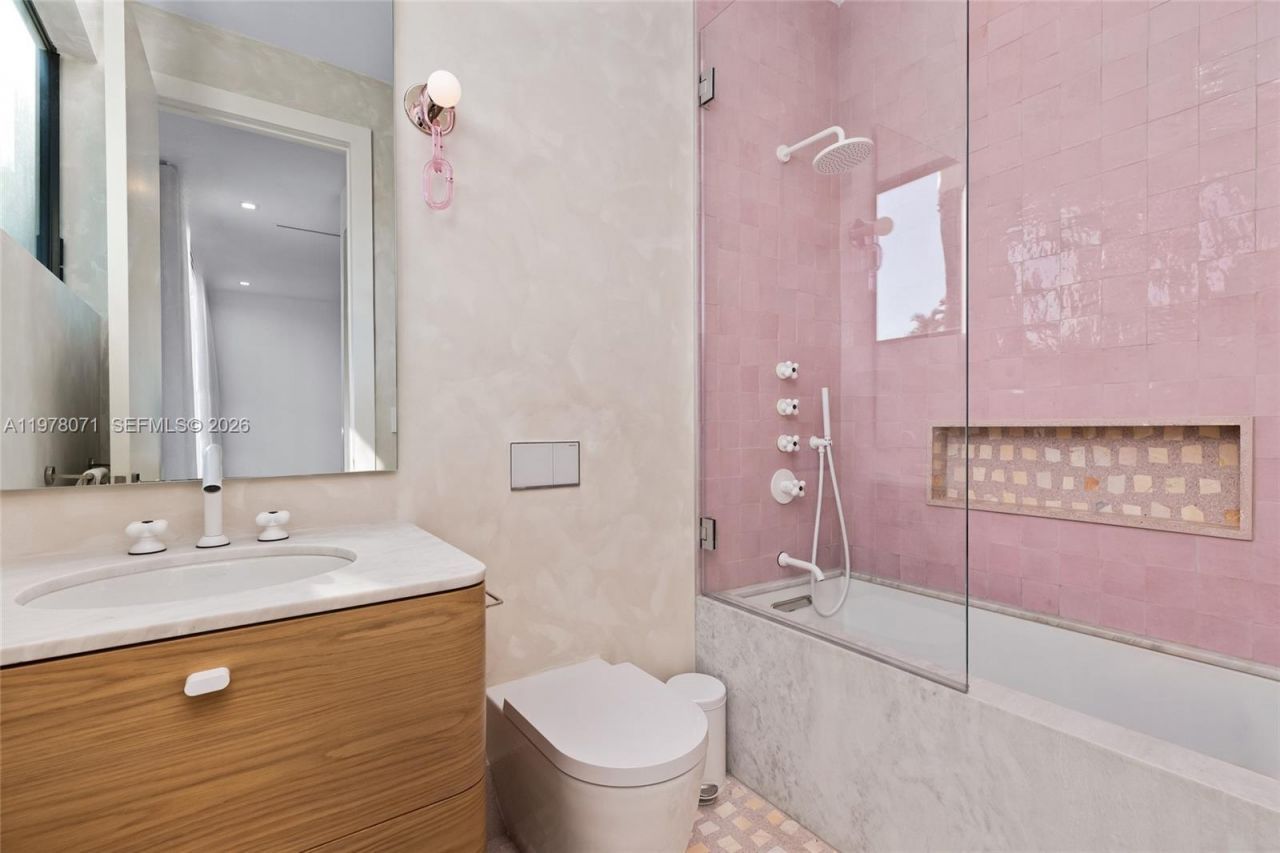 5701 N Bay Rd , Miami Beach, FL 33140 Photo