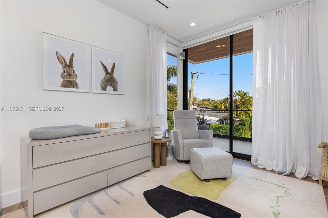 5701 N Bay Rd , Miami Beach, FL 33140 Photo