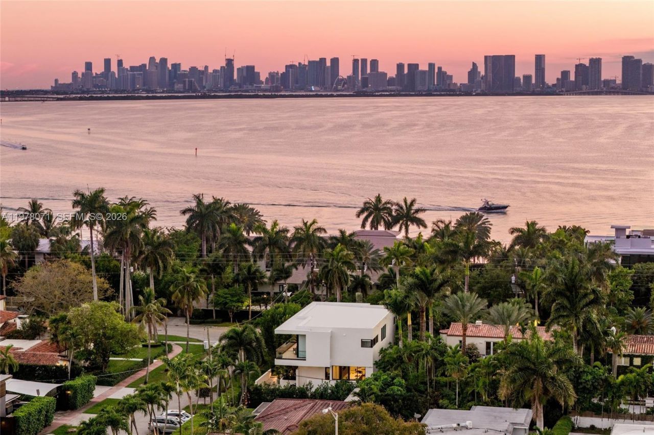 5701 N Bay Rd , Miami Beach, FL 33140 Photo
