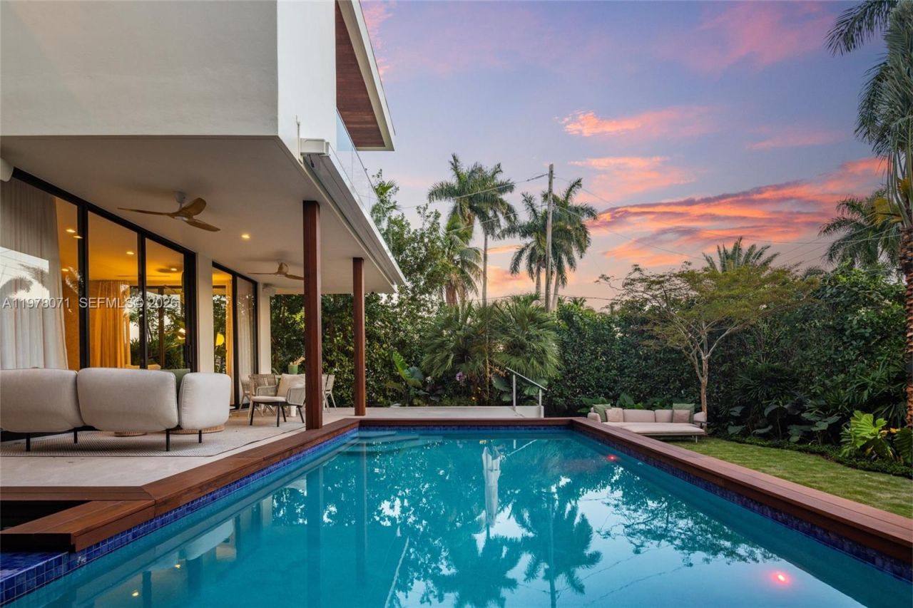 5701 N Bay Rd , Miami Beach, FL 33140 Photo