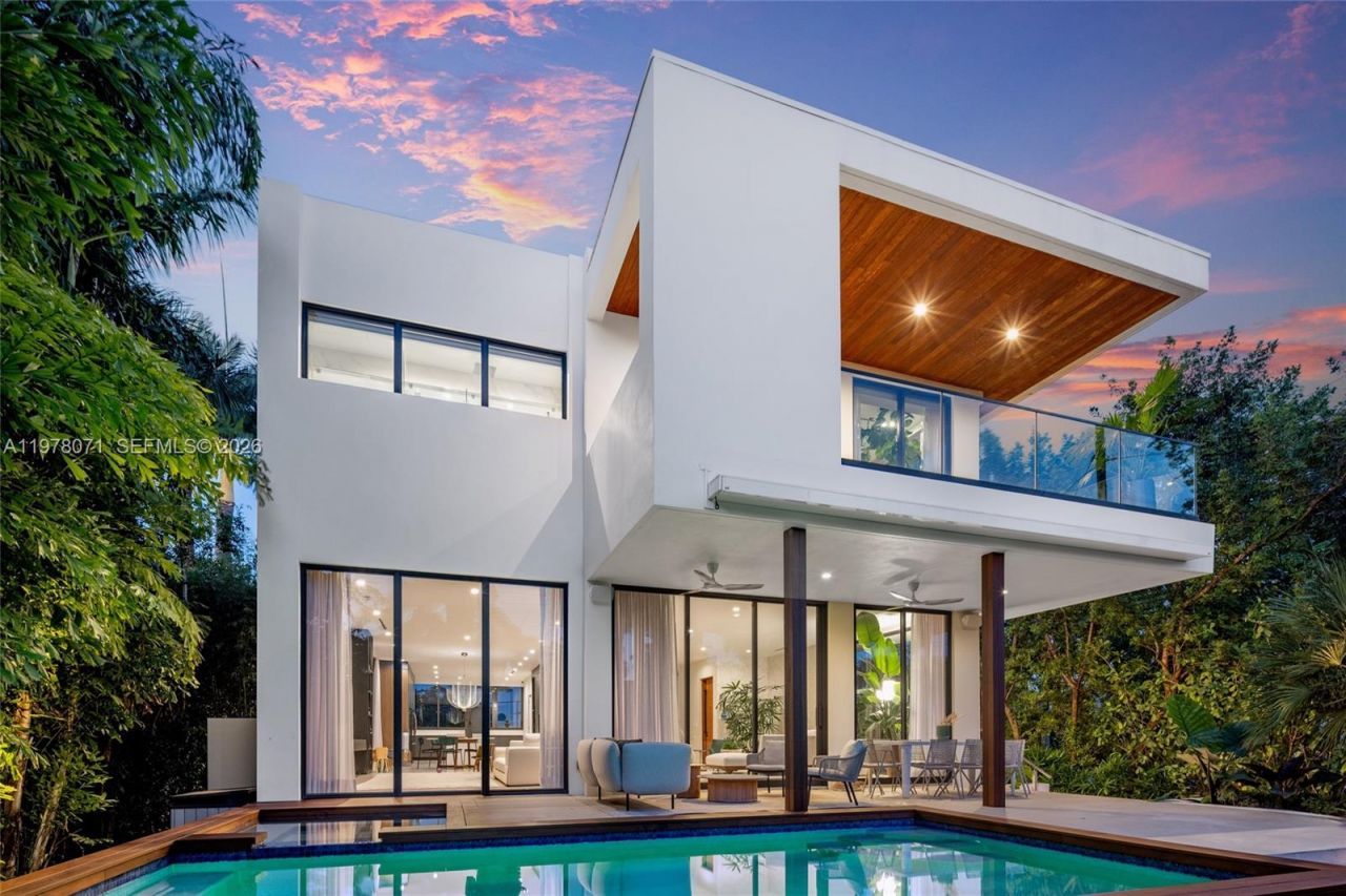 5701 N Bay Rd , Miami Beach, FL 33140 Photo