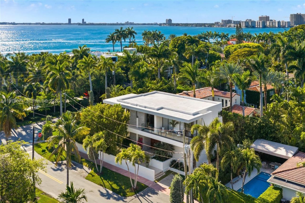 5701 N Bay Rd , Miami Beach, FL 33140 Photo