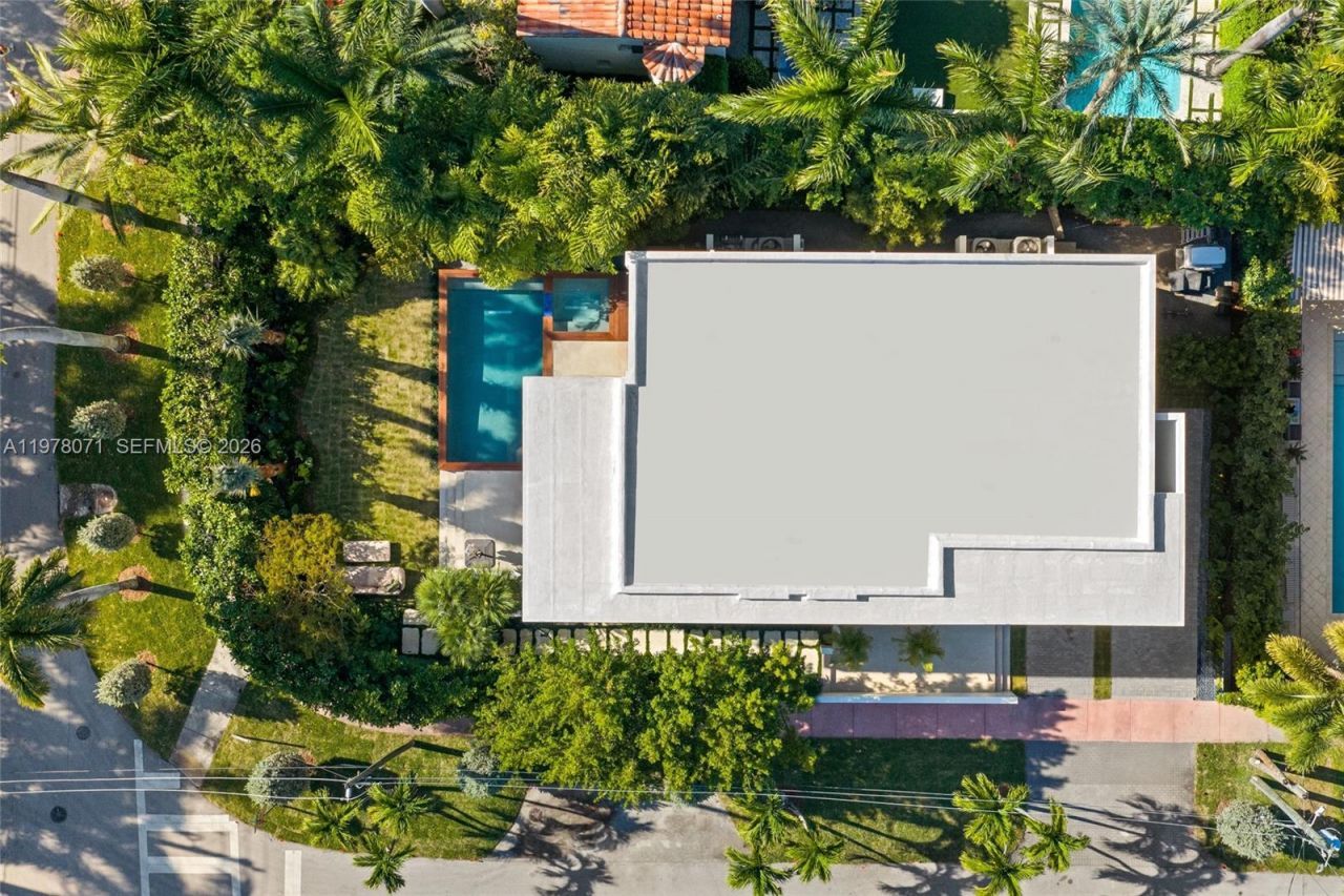 5701 N Bay Rd , Miami Beach, FL 33140 Photo