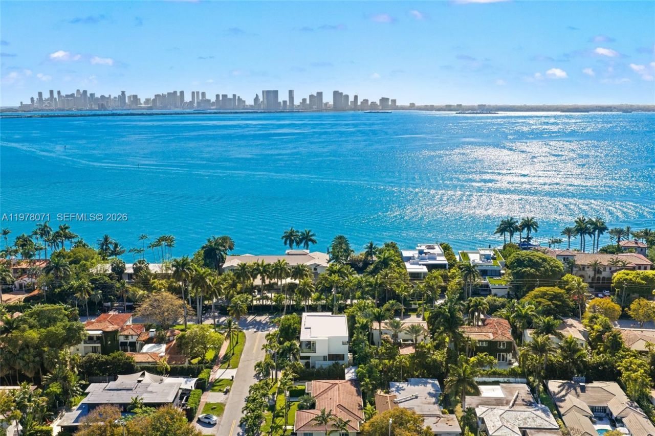 5701 N Bay Rd , Miami Beach, FL 33140 Photo