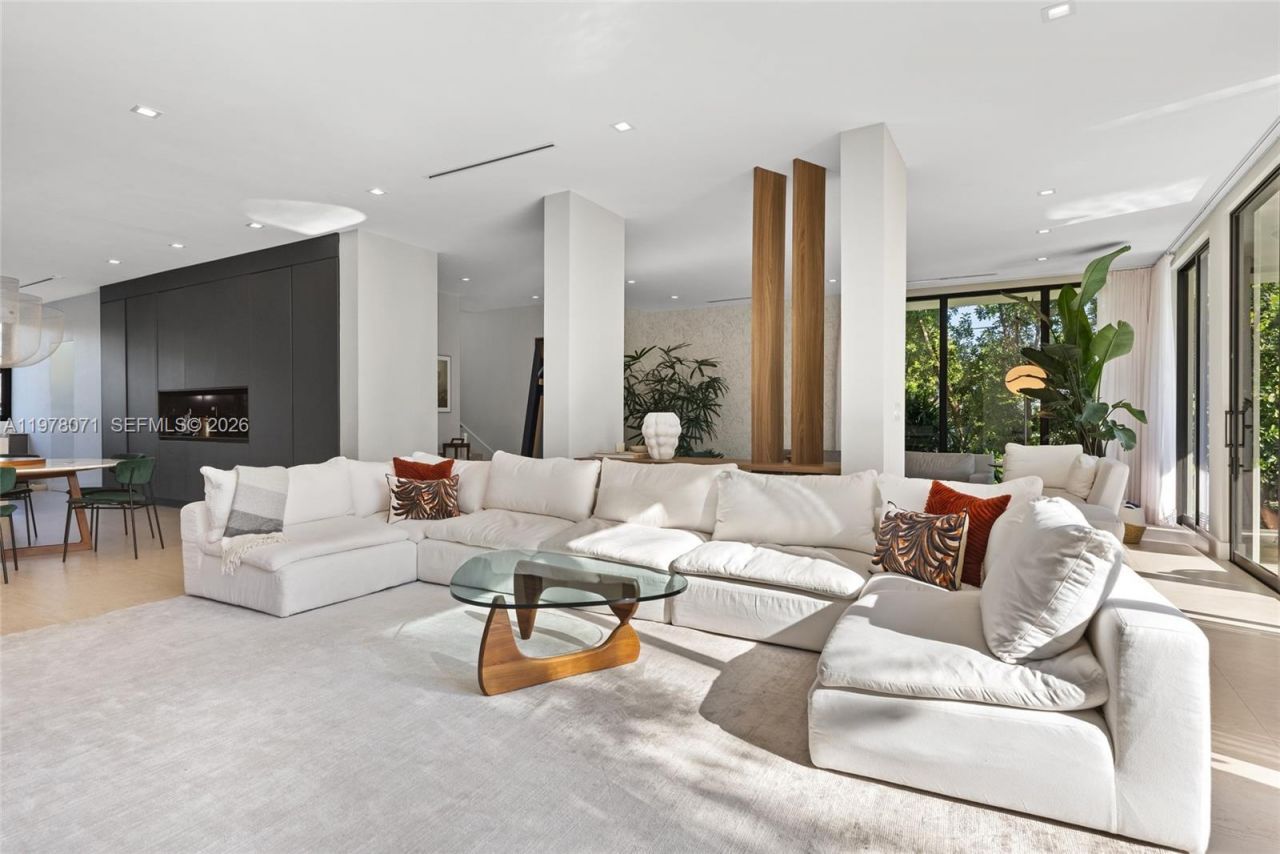 5701 N Bay Rd , Miami Beach, FL 33140 Photo