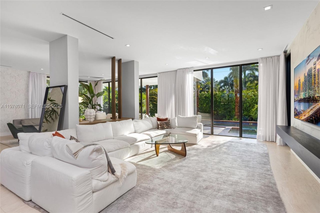 5701 N Bay Rd , Miami Beach, FL 33140 Photo