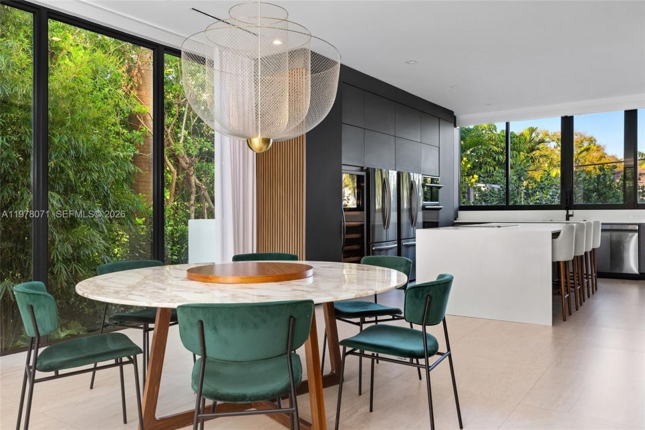 5701 N Bay Rd , Miami Beach, FL 33140 Photo