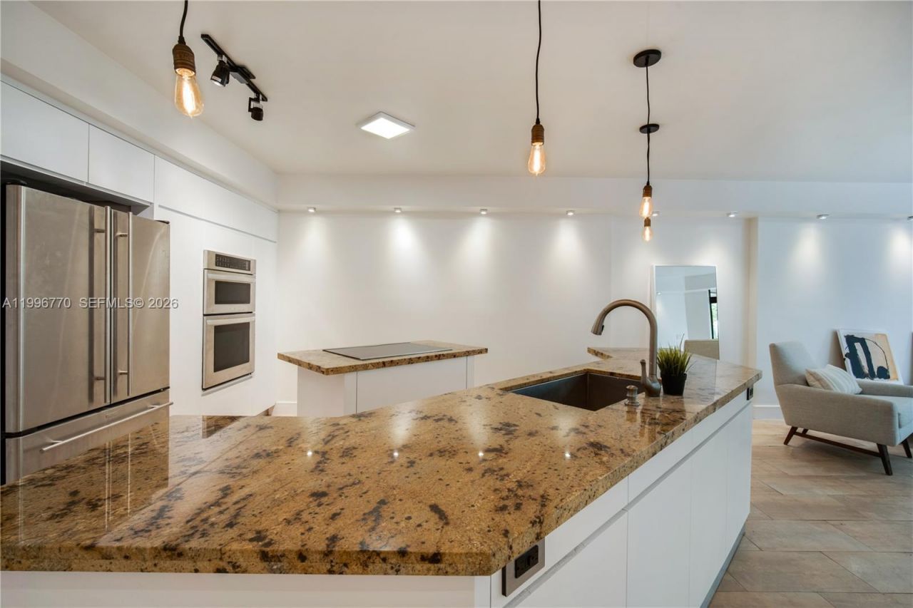 181 Crandon Blvd , Unit 104, Key Biscayne, FL 33149 Photo