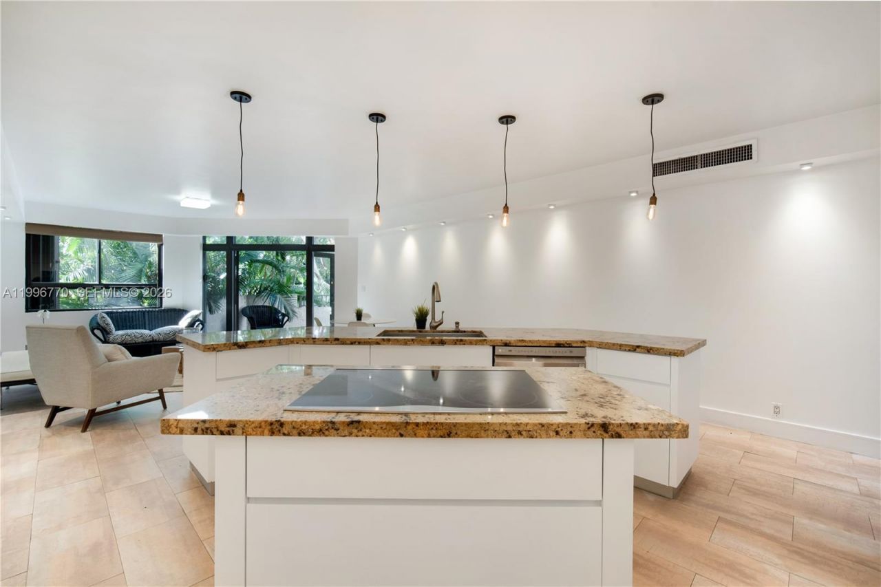 181 Crandon Blvd , Unit 104, Key Biscayne, FL 33149 Photo