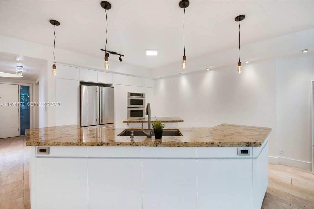 181 Crandon Blvd , Unit 104, Key Biscayne, FL 33149 Photo