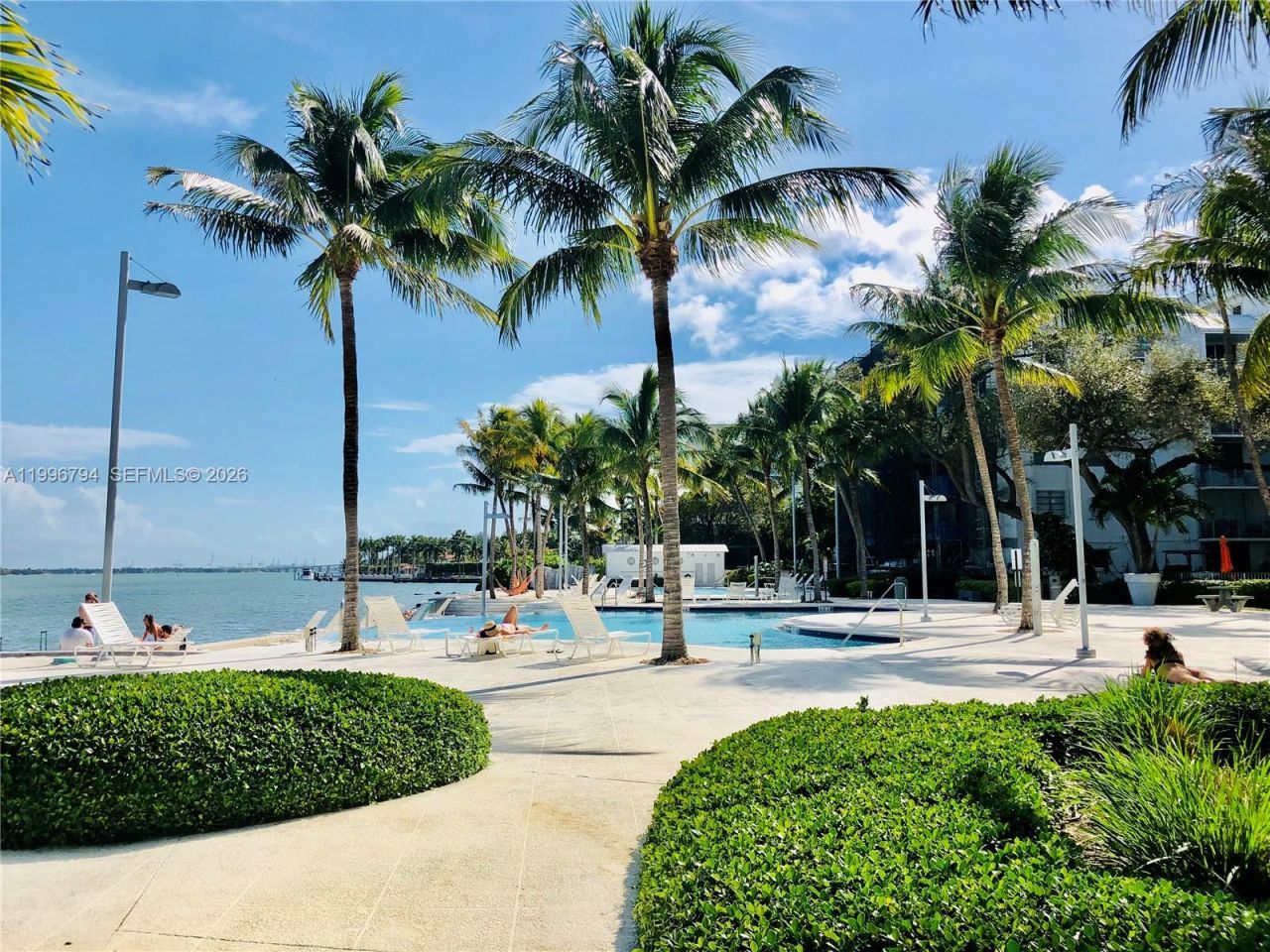 650 NE 64th St, Unit G609, Miami, FL 33138 Photo