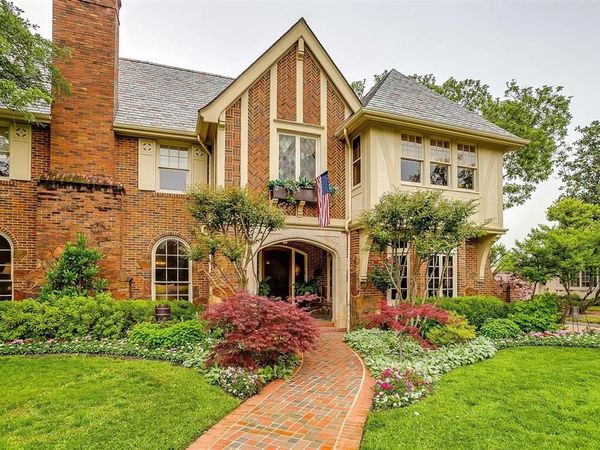 2424 Medford Court W, Fort Worth, TX 76109