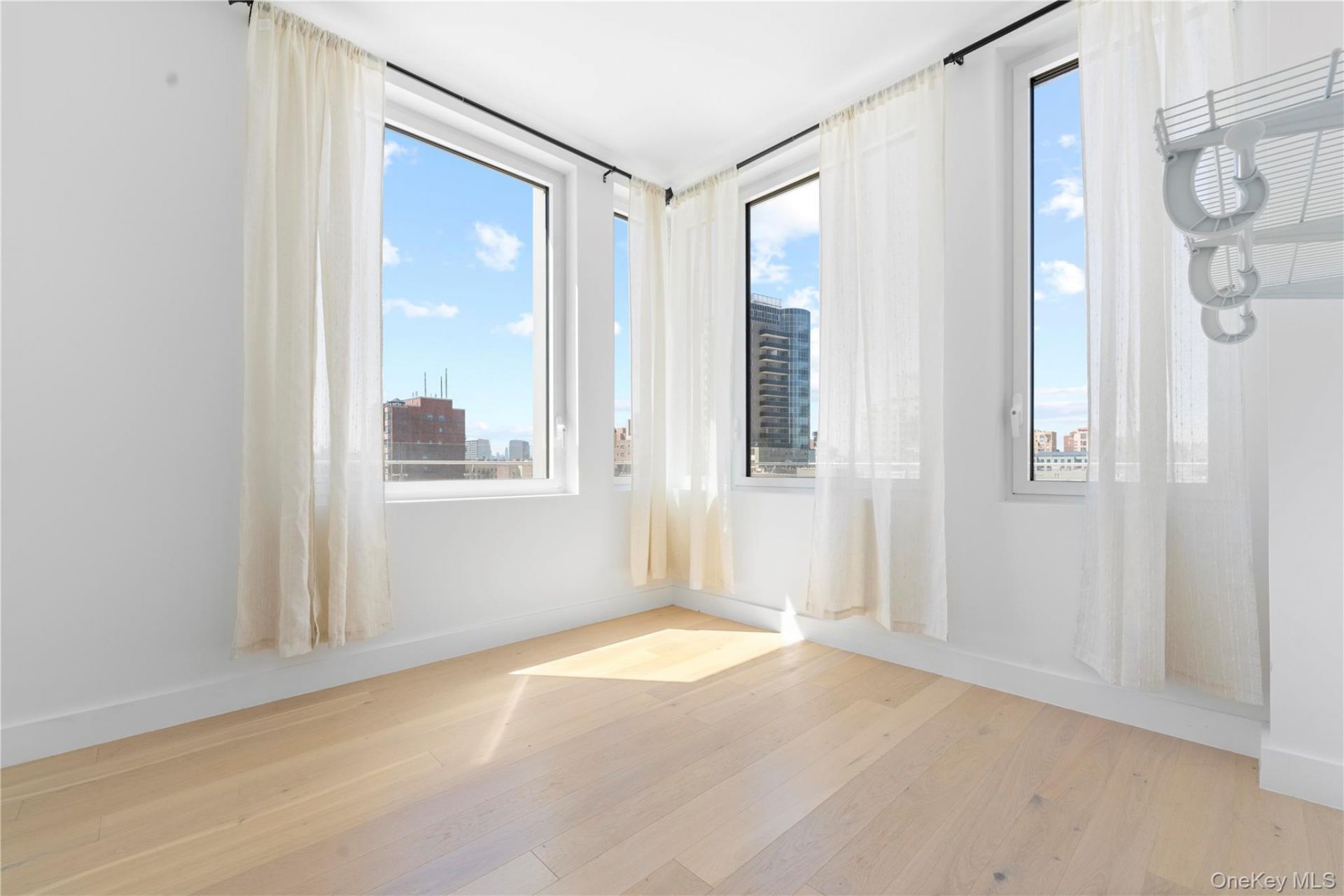136-18 Maple Avenue, Unit 5F, Flushing, NY 11355 Main Photo