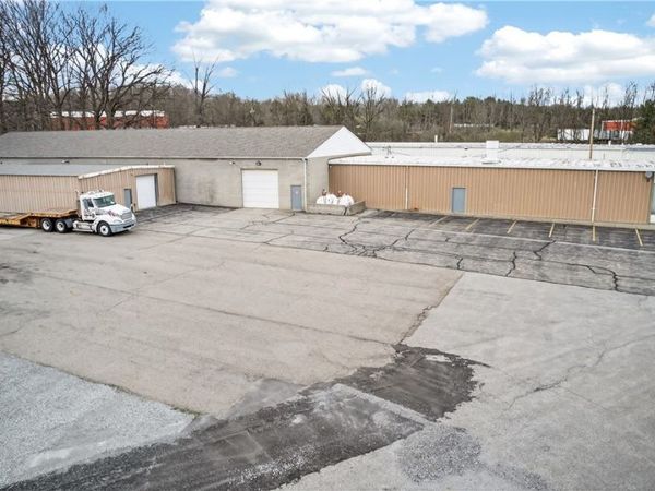 3060 Gale Drive, Hubbard, OH 44425