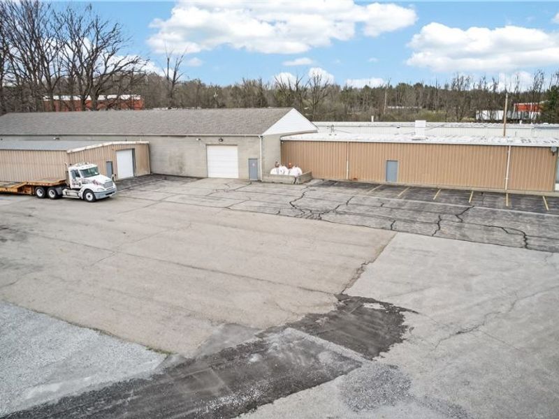 3060 Gale Drive, Hubbard, OH 44425 Photo 1