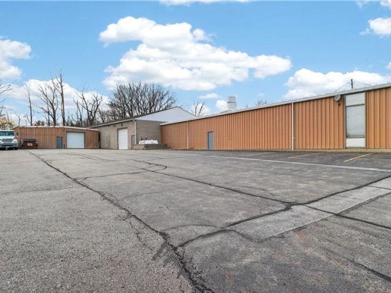 3060 Gale Drive, Hubbard, OH 44425 Photo 10