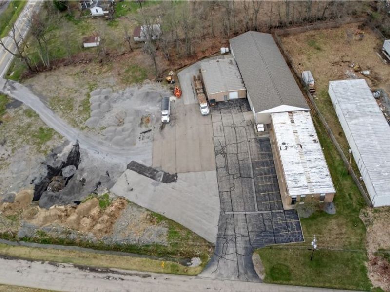 3060 Gale Drive, Hubbard, OH 44425 Photo 2