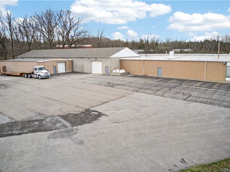 3060 Gale Drive, Hubbard, OH 44425 Photo 6