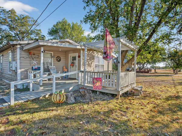 1309 Blackjack ST, Lockhart, TX 78644