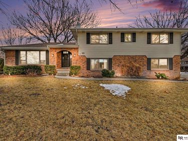 5603 Oak Hills Drive , Omaha, NE 68137