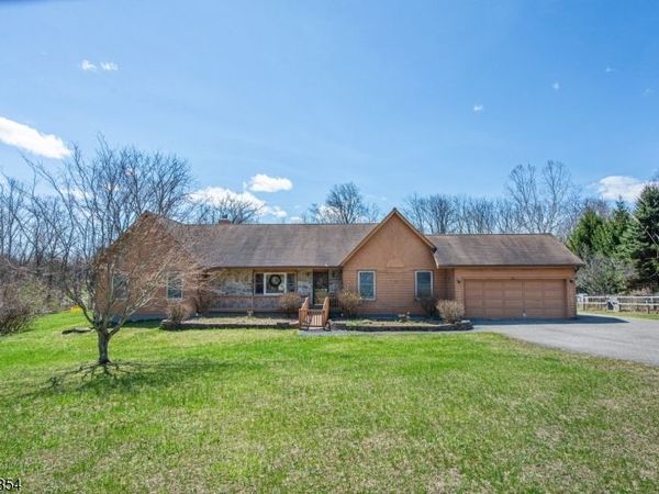 15 Mount Pleasant Rd, Knowlton, NJ 07832