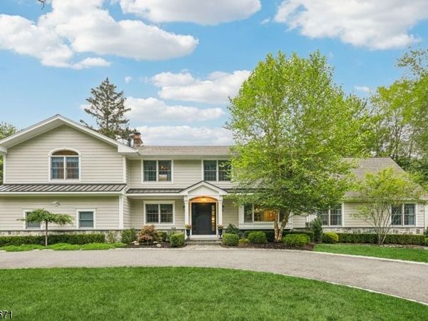 1015 High Mountain Rd, Franklin Lakes, NJ 07417