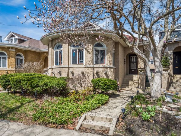 2542 W Coyle Avenue , Chicago, IL 60645