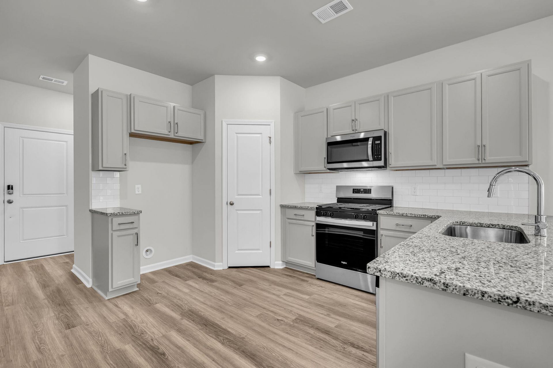 307 Clipper Court Photo 10