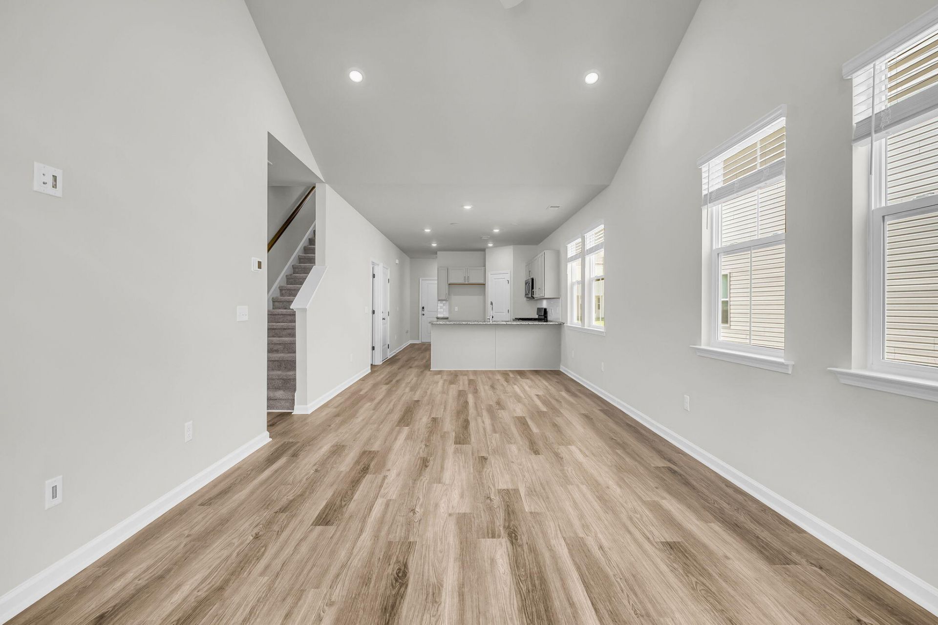 307 Clipper Court Photo 16