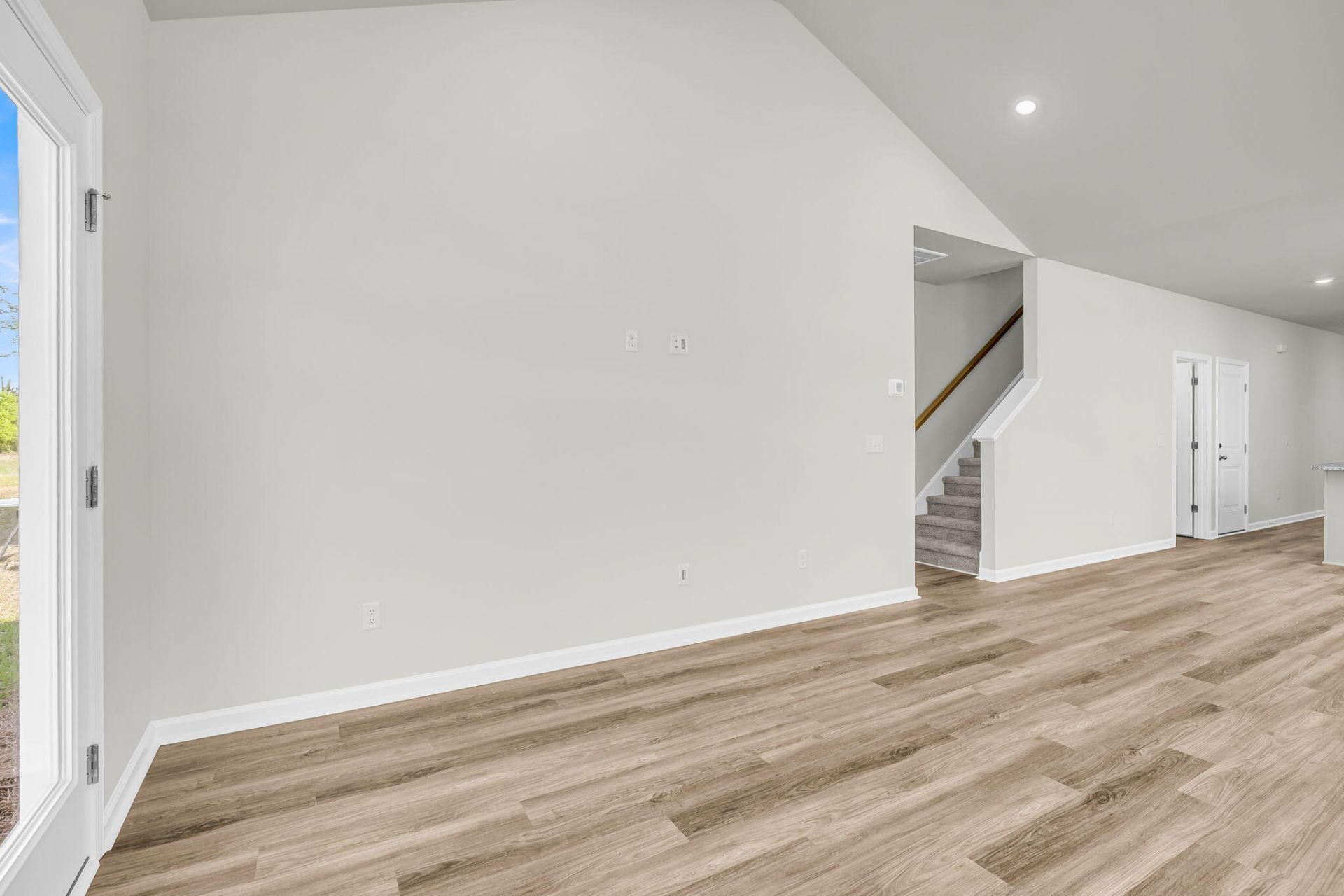 307 Clipper Court Photo 17