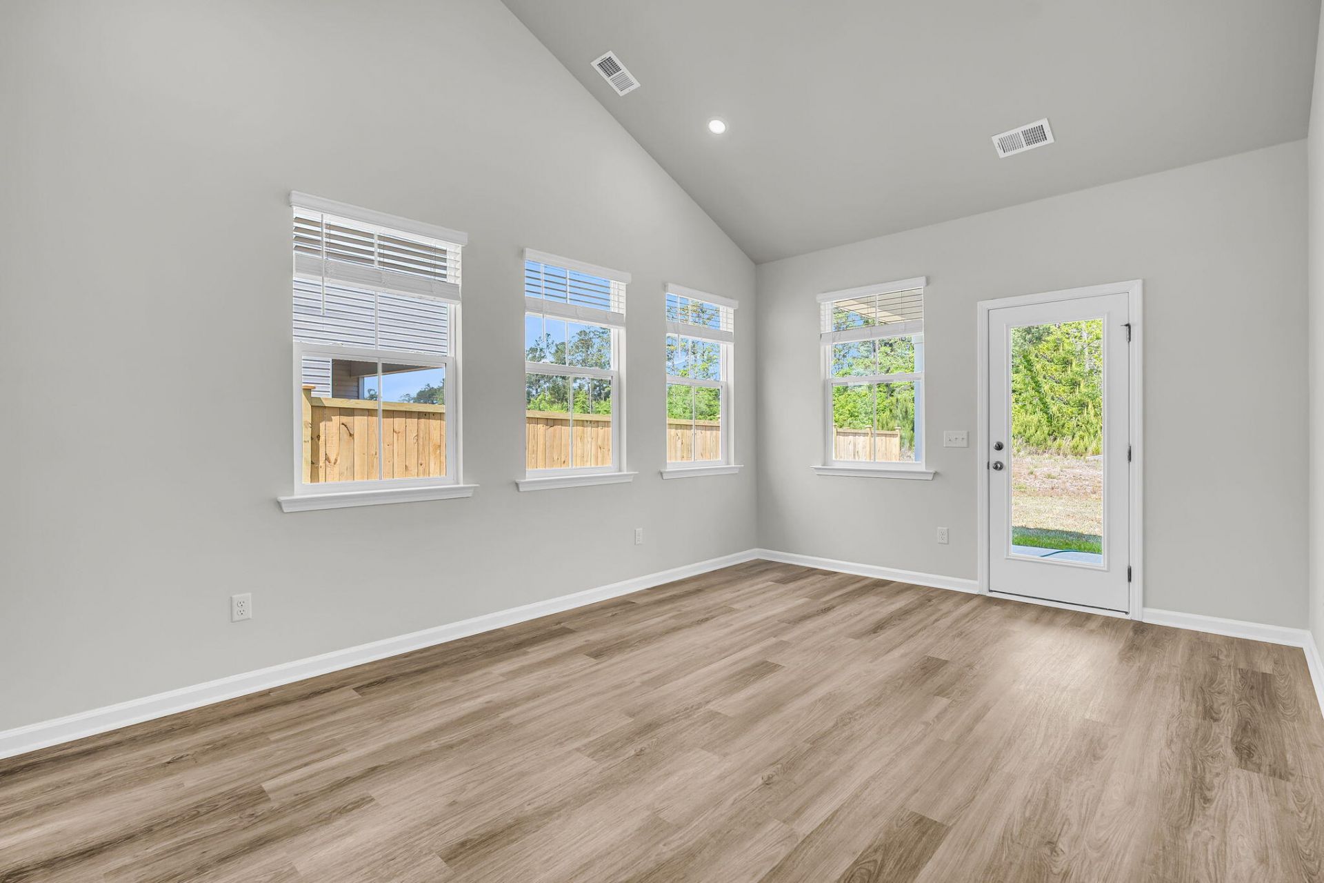 307 Clipper Court Photo 18