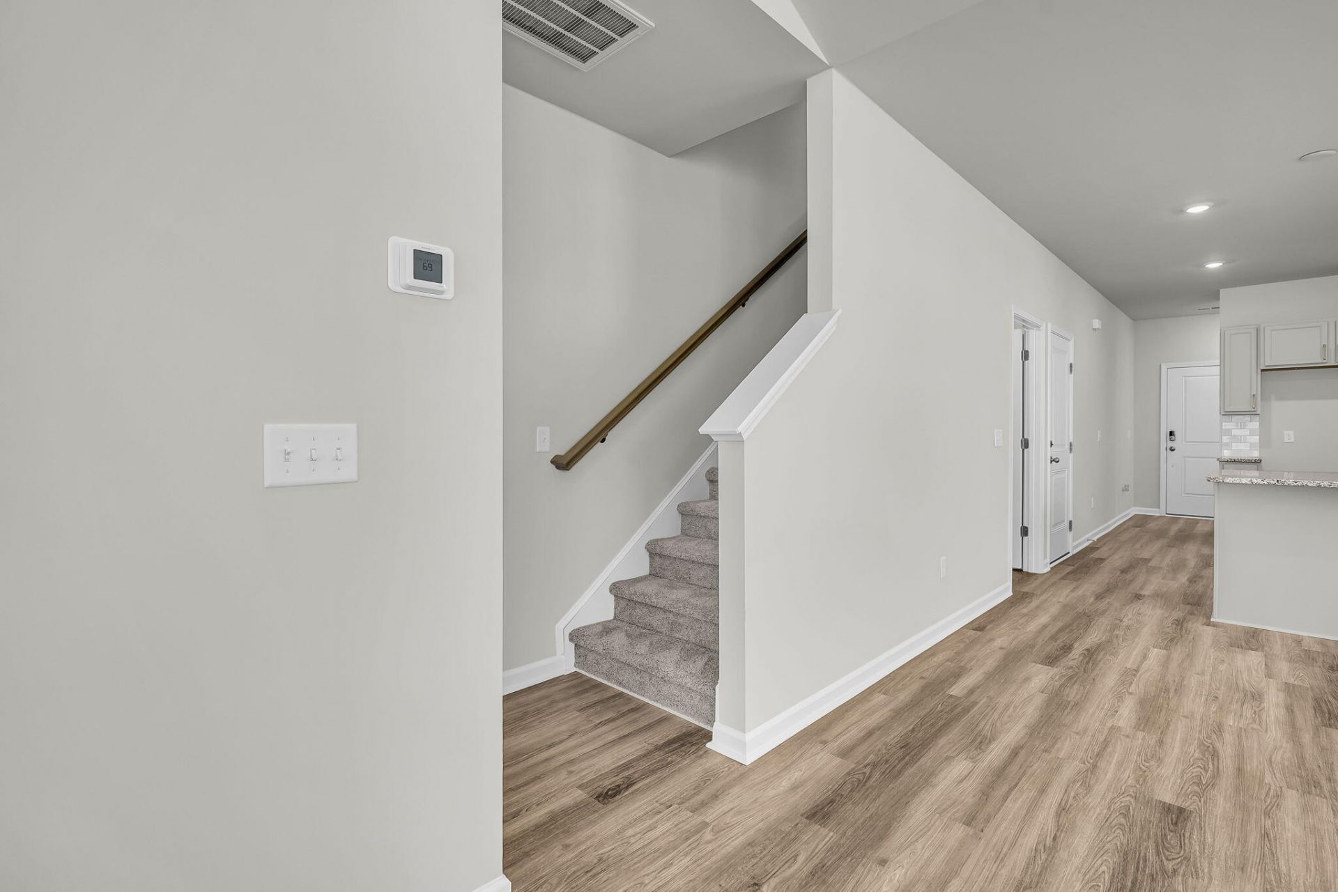 307 Clipper Court Photo 25