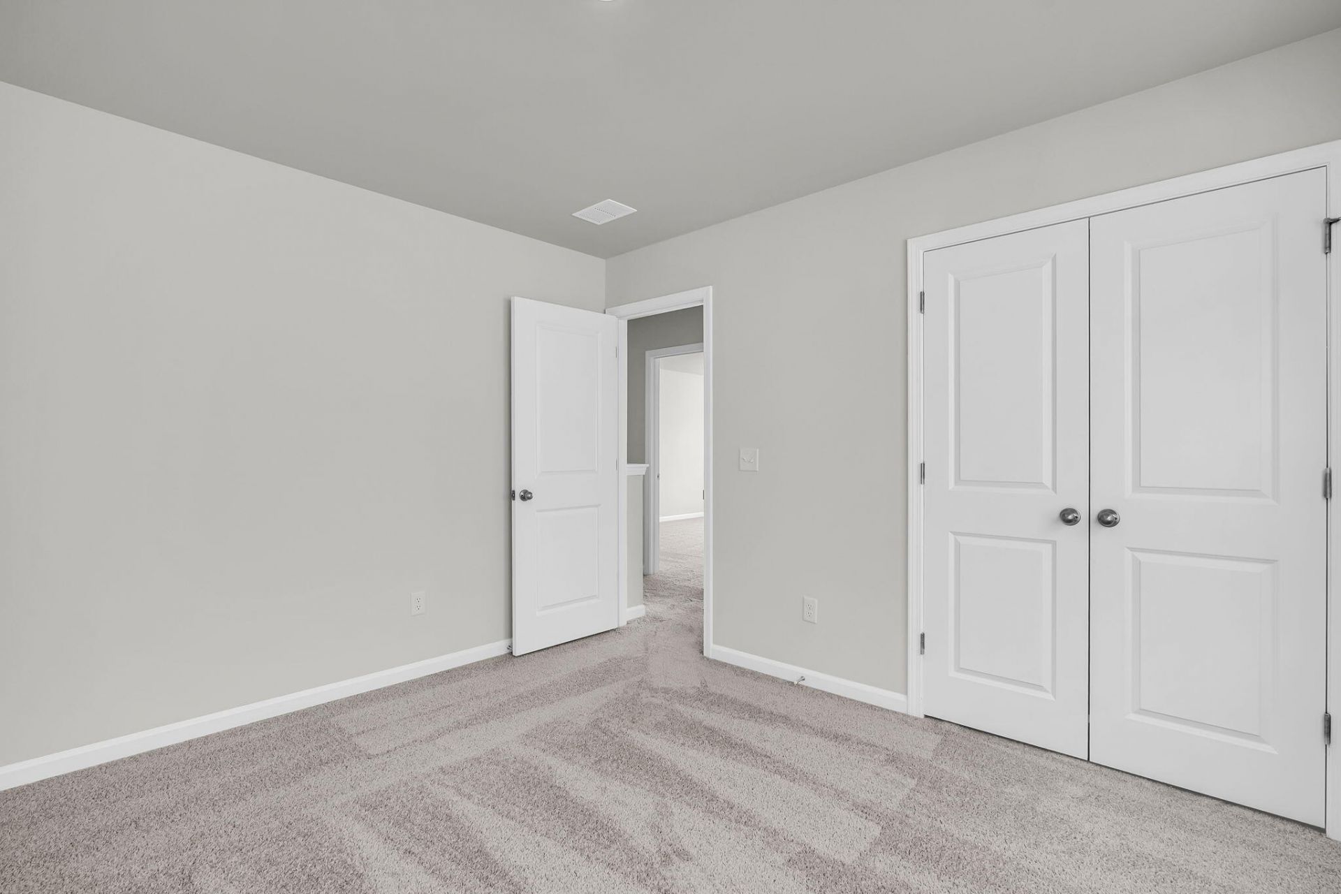 307 Clipper Court Photo 27