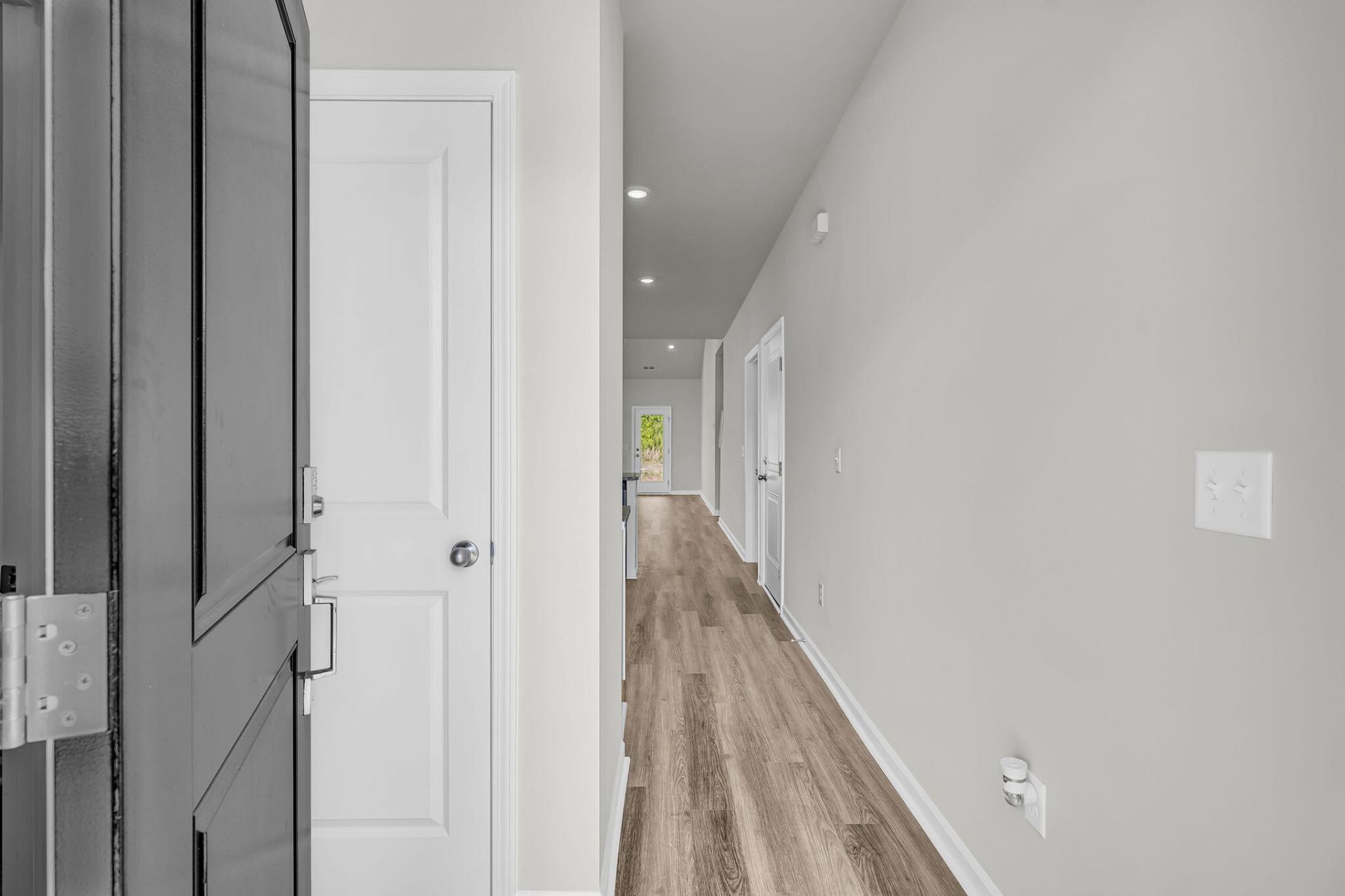 307 Clipper Court Photo 7