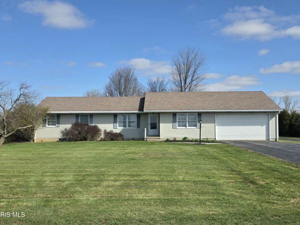 7284 Alexander Road, Bowling Green, OH 43402