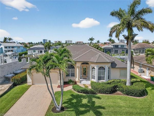 400 Waterleaf CT, MARCO ISLAND, FL 34145