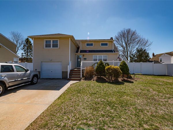 33 Soloff Road , Massapequa, NY 11758