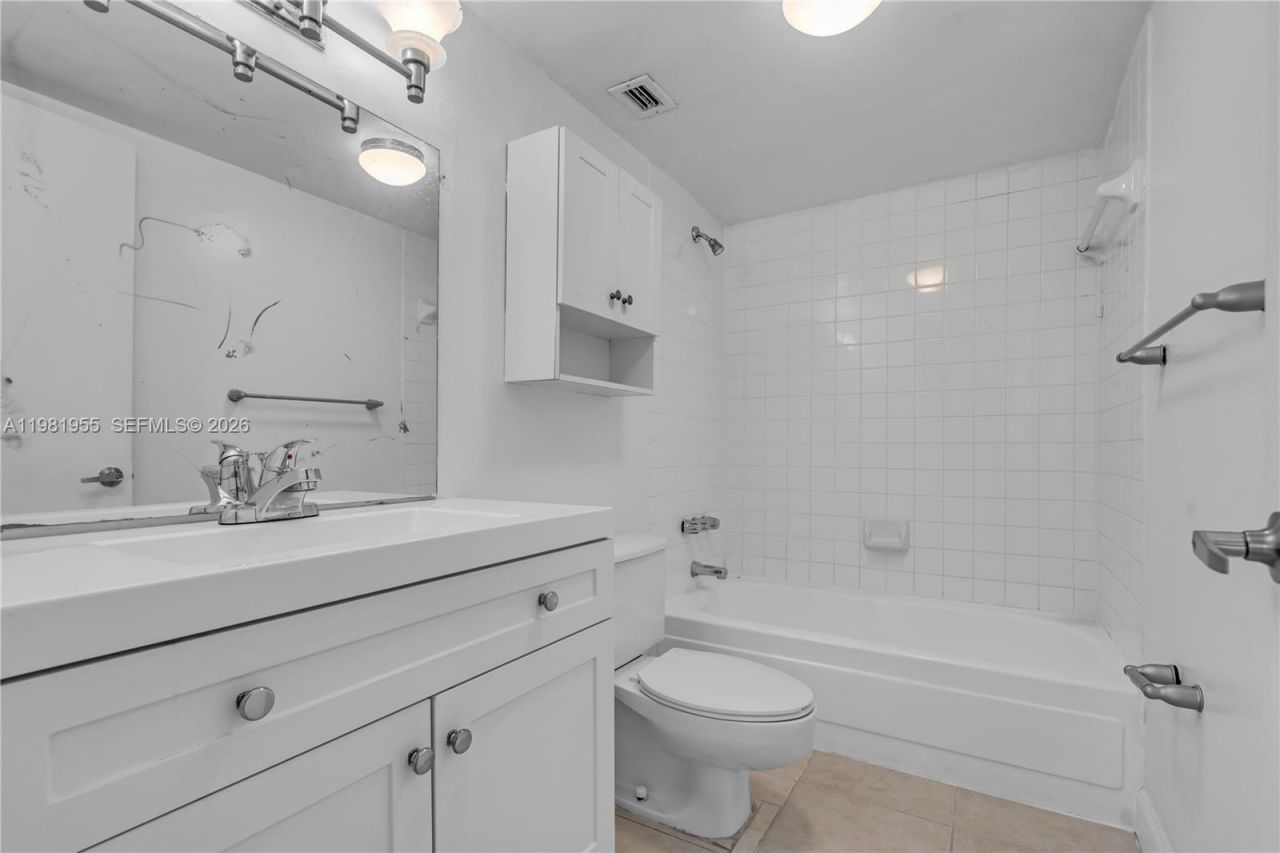 9143 SW 77th Ave , Unit B802, Miami, FL 33156 Photo