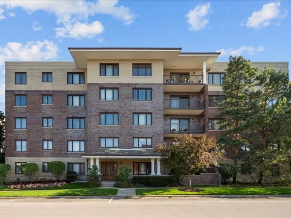 650 Laurel Avenue , Unit 303, Highland Park, IL 60035