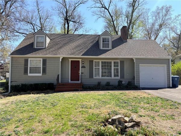 7748 Briar Drive, Prairie Village, KS 66208