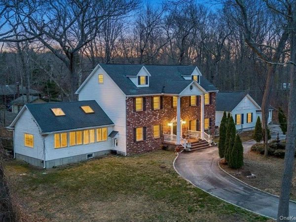 48 Private Road , Calverton, NY 11933